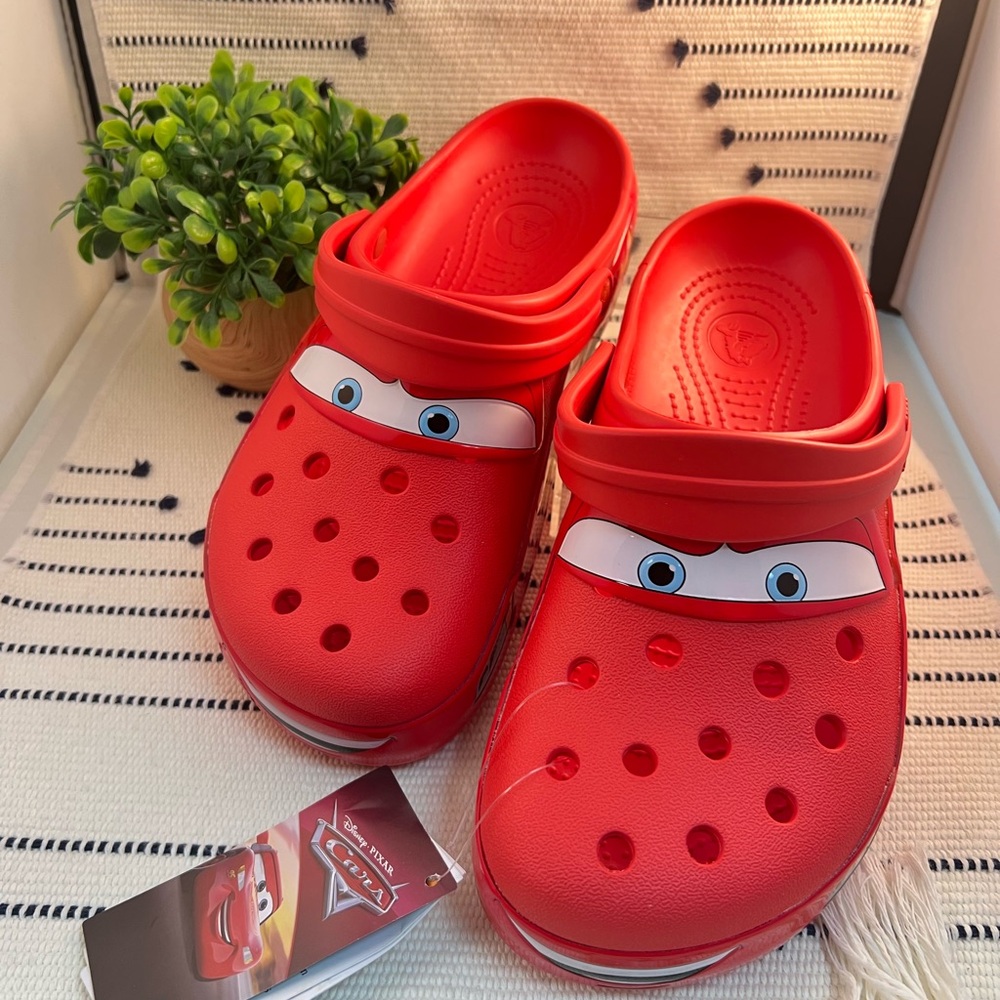 NEW Crocs Lightning McQueen Adult Clog Disney Men’s size 8 Women 10 LIGHT UP!!